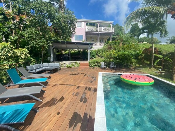 Piscine vue de la terrasse