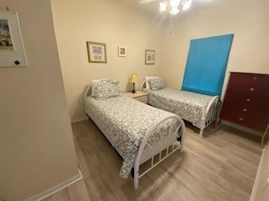 Romar Lakes 102B, 2 Bedroom 2 Bathroom. Ground Floor. Sleeps 6. Managed by Island Rentals