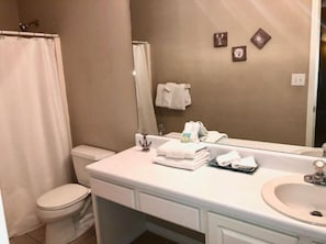 Romar Lakes 102B, 2 Bedroom 2 Bathroom. Ground Floor. Sleeps 6. Managed by Island Rentals