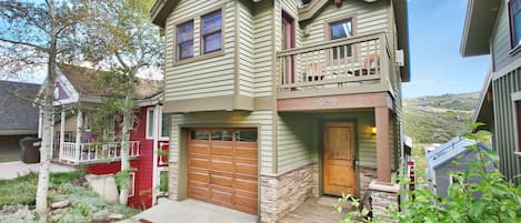 1038 Lowell Avenue. Walk to Everything! PCMR, Town Lift Ski Runs and Old Town!