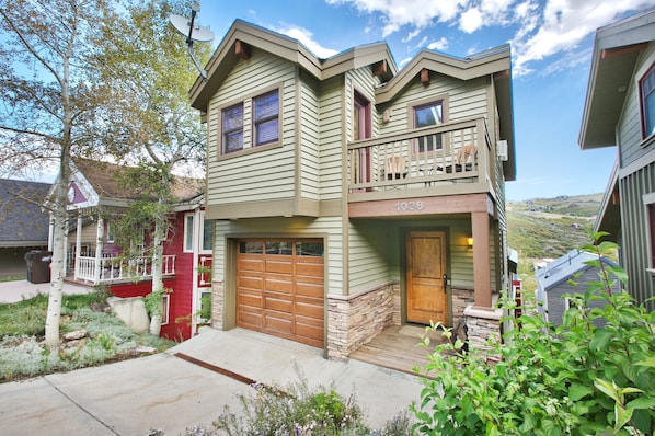 1038 Lowell Avenue. Walk to Everything! PCMR, Town Lift Ski Runs and Old Town!