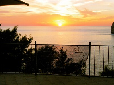 Cozy apartment on Mallorca with a large private terrace and sea views