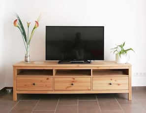 Sideboard mit Grossbildschirmfernseher