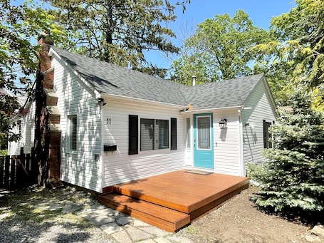 Exterior|Addison House