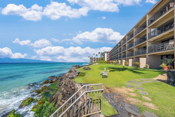 Kaleialoha 402 resort grounds 1