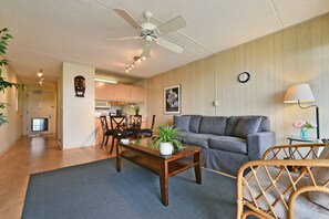 Kihei Akahi C616 living room 1