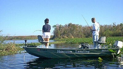 Riverview Room with Kitchen at Hontoon Landing Resort & Marina