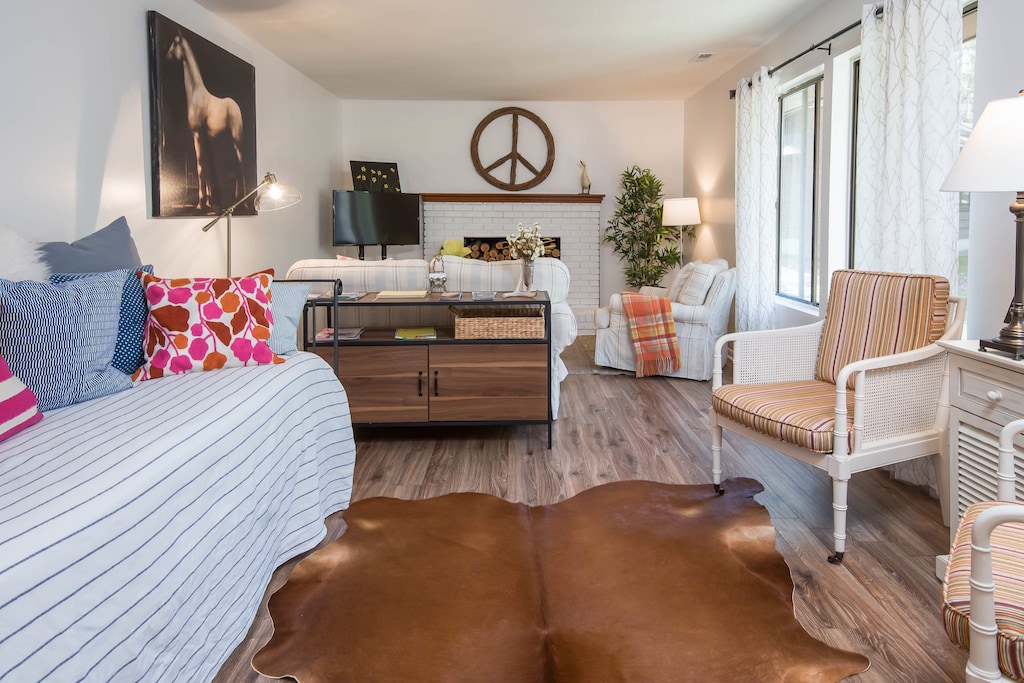 Feed and Seed, Fletcher holiday holiday houses & more