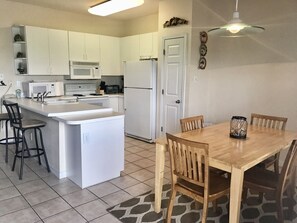 Romar Lakes 204B, 2 Bedroom 2 Bathroom. 2nd Floor unit. Sleeps 6. Managed by Island Rentals