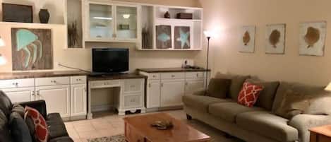 Romar Lakes 204B, 2 Bedroom 2 Bathroom. 2nd Floor unit. Sleeps 6. Managed by Island Rentals