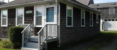 Welcome to SURFSIDE...Comfortable Cottage for Your Vacation Getaway!