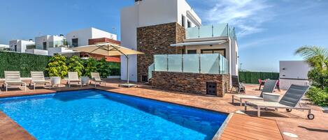 Villa Acaimo with Pool and sunbathing area