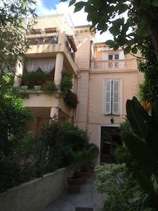 Charming 3 bedroom apt in a villa in the middle of a garden- Center of Cannes