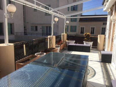 Charming 3 bedroom apt in a villa in the middle of a garden- Center of Cannes