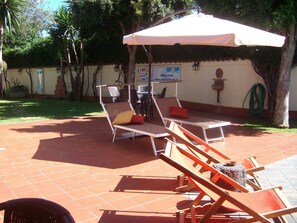 RELAX AREA ON BOARD POOL