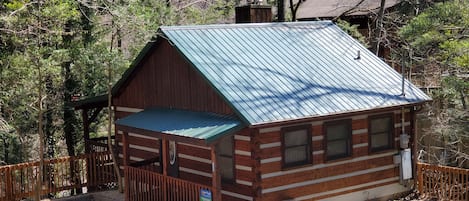 view of front of cabin