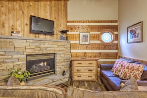 Flat Screen TV and Wifi Internet - view of living room with flat screen tv and fire place