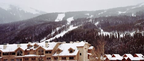 Gateway Lodge-unit 5077 is on the side facing the ski runs--great view day & nt.