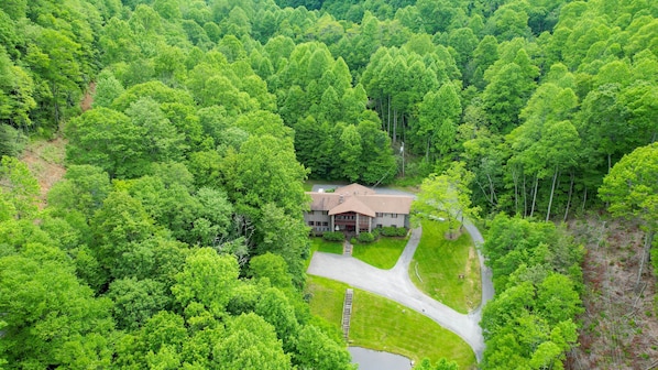 exclusively large and private property in the Smoky Mountains!