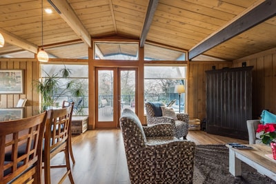 Cozy luxury Gibsons home with breathtaking ocean & incredible mountain views!