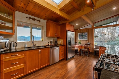 Cozy luxury Gibsons home with breathtaking ocean & incredible mountain views!