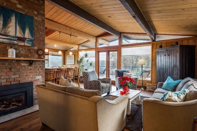 Cozy luxury Gibsons home with breathtaking ocean & incredible mountain views!