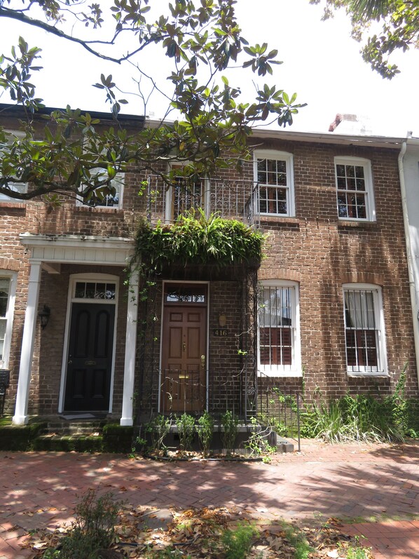 Front view of 1870's Townhouse 