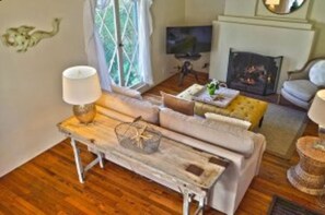 04_living_room_with_fireplace