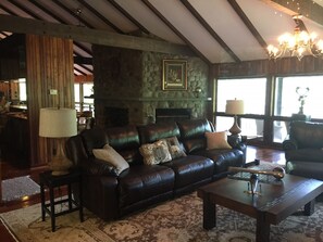 Spacious/open  Living Room