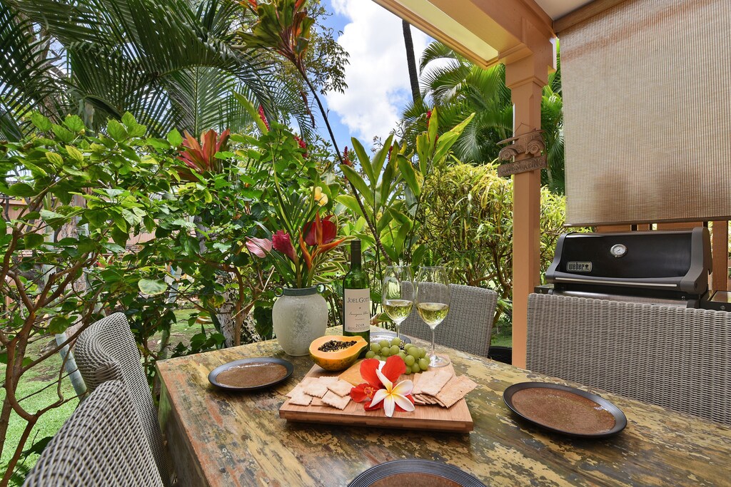 Pu 52 3 Beautiful Remodeled Lahaina Town Home Steps To Beach And Pools Historic Lahaina Front Street