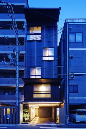 Front of property - evening/night