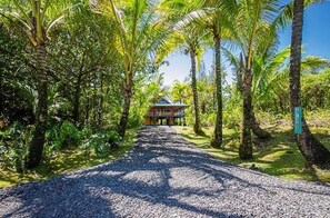 Private Entrance Driveway