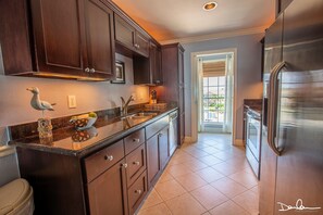 Beautiful well stocked kitchen