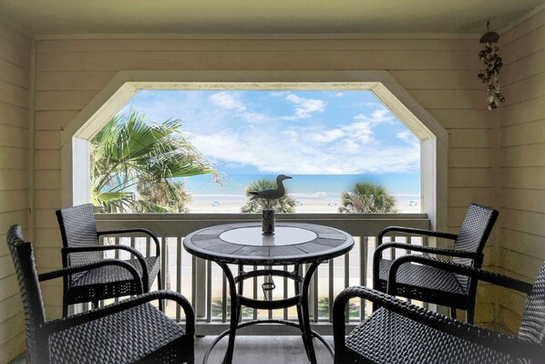 Balcony view of the Beach. Amazing ocean view!
