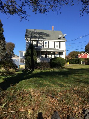 front yard for property access too guests.