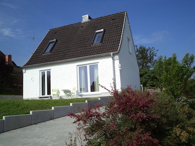 Pretty holiday home with a view of the Baltic Sea, family-friendly even with a dog. 