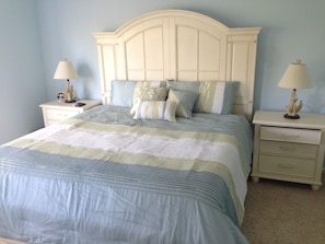 Master Bedroom with king sized memory foam mattress