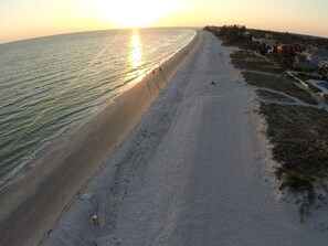 SUNGLOWs  Private Beach front...Just You & a Pod of Dolphins... Simply Amazing 
