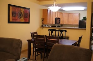 Living/Dining Room, Breakfast Bar