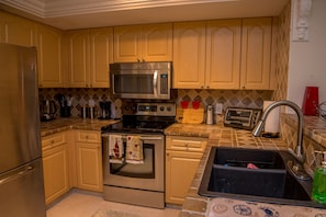 FULLY EQUIPPED KITCHEN
