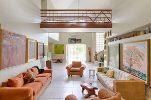 A unique truly Art-deco home perfect for big groups.