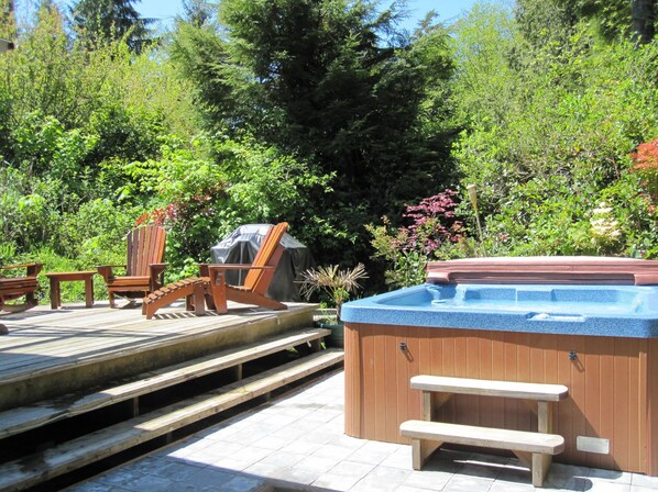 Private Hot Tub for 4, Deck BBQ Outdoor Shower, Rack for Surf Gear, Beach Chairs