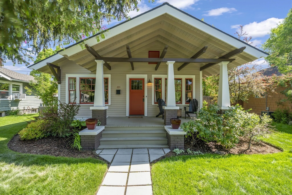 Historic Craftsman Bungalow, Just Steps to Downtown - Old Bend