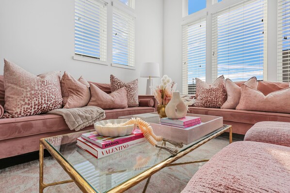 Living Room w/ Tv and fireplace!