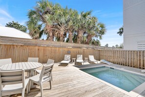 Private Pool and Furnished Deck