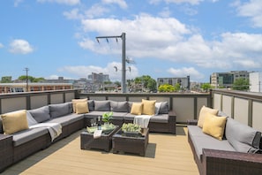 Rooftop Deck perfect for a large group!