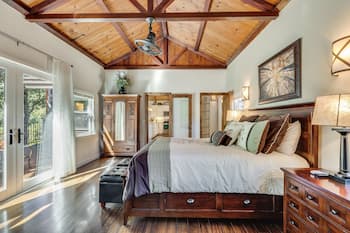 Amazing Country Setting at Cottage Creek Vineyards!!