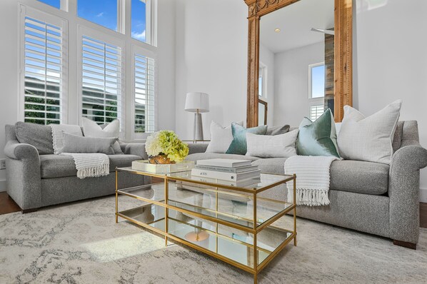 Living Room w/ TV, Fireplace, and Bose Speaker!