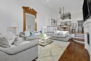 Living Room w/ TV, Fireplace, and Bose Speaker!