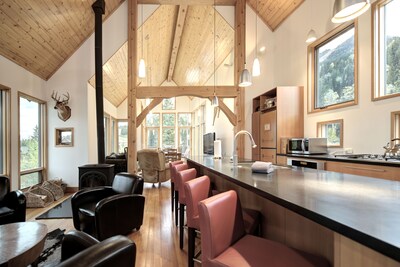 Gorgeous Ski-In/Ski-Out Timber Frame Chalet - Best Views At KHMR